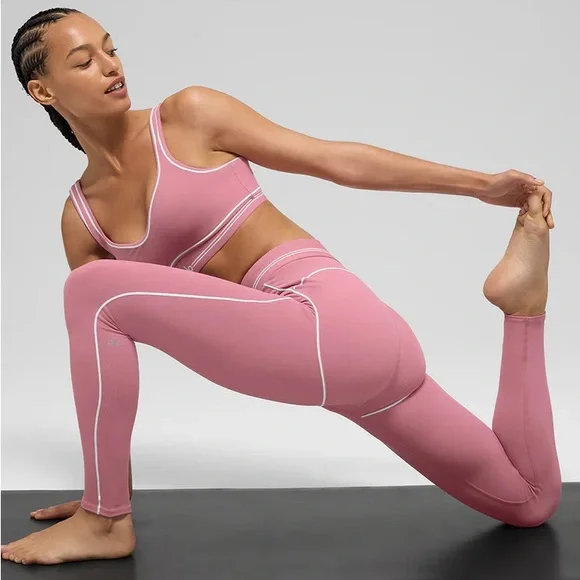 ALO Yoga Pink Wild Rose set - Picture 2 of 3